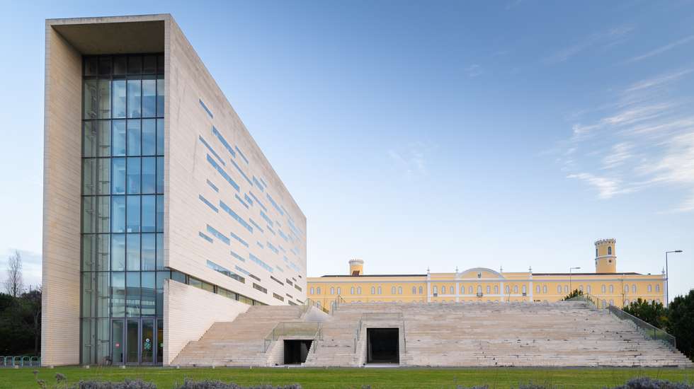 O debate vai debruçar-se sobre três tópicos, definidos pela União para o Mediterrâneo: autonomia académica, gestão eficiente e igualdade de género na academia