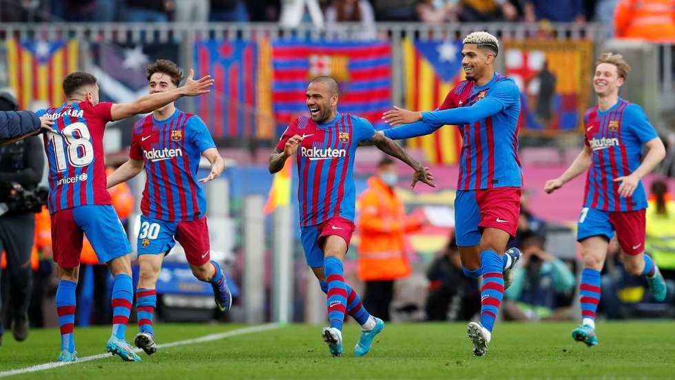 O lateral brasileiro fez a assistência para o golo de Jordi Alba, o primeiro dos catalães
