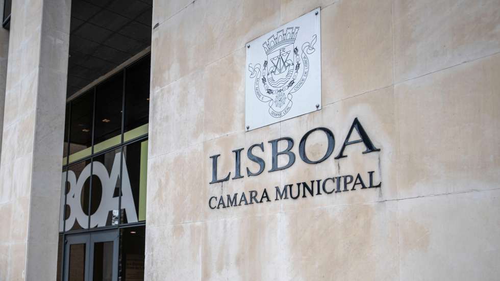 Sob proposta da liderança PSD/CDS-PP/IL, que governa com maioria absoluta após integrar uma eleita do Chega, o financiamento à ATL e à Web Summit 2026 foi discutido e viabilizado em reunião privada do executivo municipal