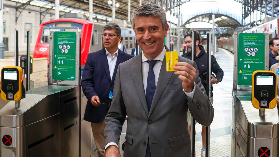 Jornadas Parlamentares do PS passa pela linha de Sintra. Carneiro insiste novamente com propostas sobre custo de vida no Parlamento.