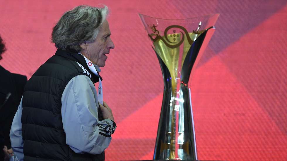 Jorge Jesus voltou a perder uma Supertaça frente ao FC Porto, algo que já tinha acontecido em 2010 frente aos dragões de André Villas-Boas