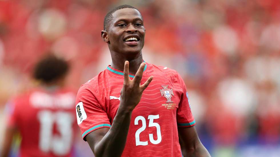O lateral do PSG foi novamente titular e cumpriu os 90 minutos