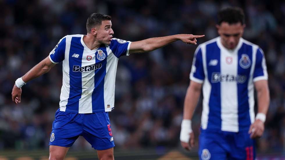 Bednarek estreou-se na Liga dos Campeões depois de cumprir dois jogos de castigo