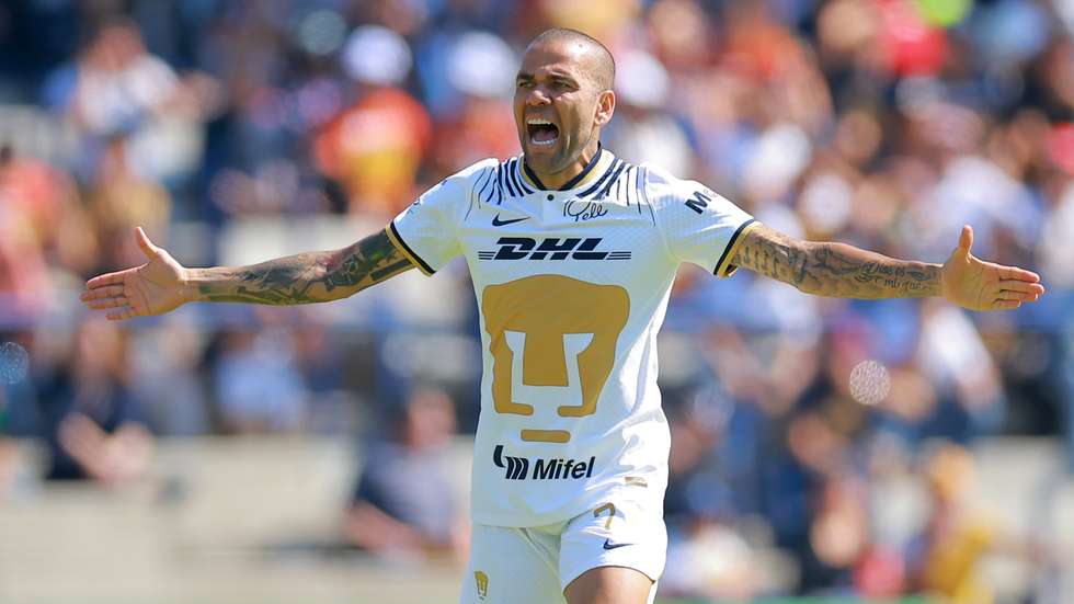 Dani Alves, de 39 anos, estava agora nos mexicanos do Pumas, que rescindiram contrato depois de ter sido decretada a prisão preventiva ao jogador