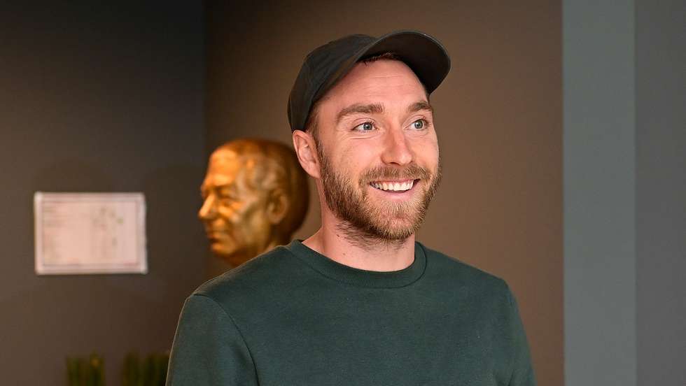 Christian Eriksen usa um desfribilhador interno mas deu finalmente algumas corridas e trabalhou com bola