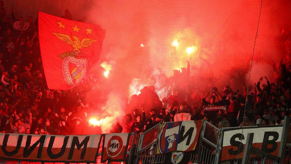Alegado favorecimento do IPDJ nos casos do alegado apoio do Benfica às claques não legalizadas do clube motivou buscas no órgão