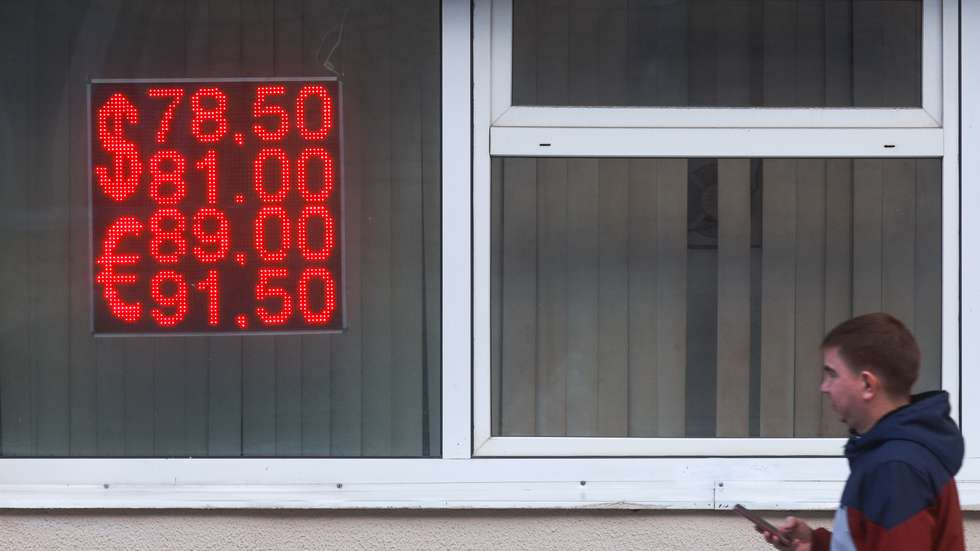 US dollar hits one-month high at Moscow Exchange
