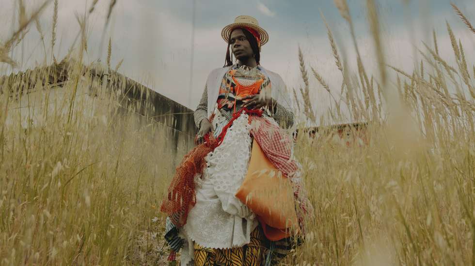 "Afro SALOYÁ ", de Isabél Zuaa, é um dos espetáculos em destaque em outubro