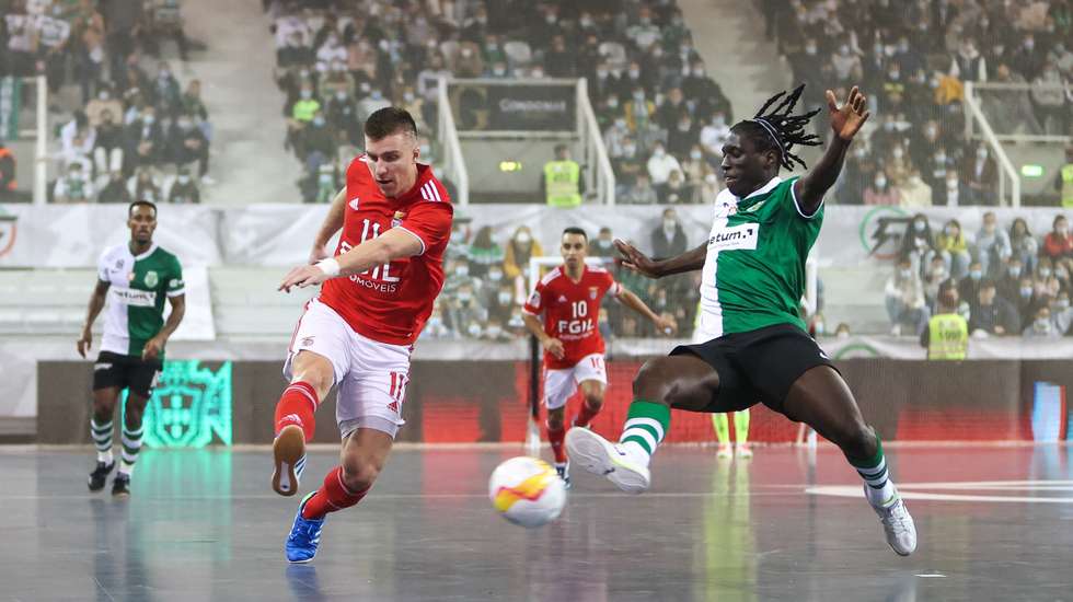 Benfica e Sporting já se defrontaram quatro vezes esta época, com duas vitórias dos leões (Supertaça e Liga), um empate (Liga) e um triunfo dos encarnados (Taça de Portugal)