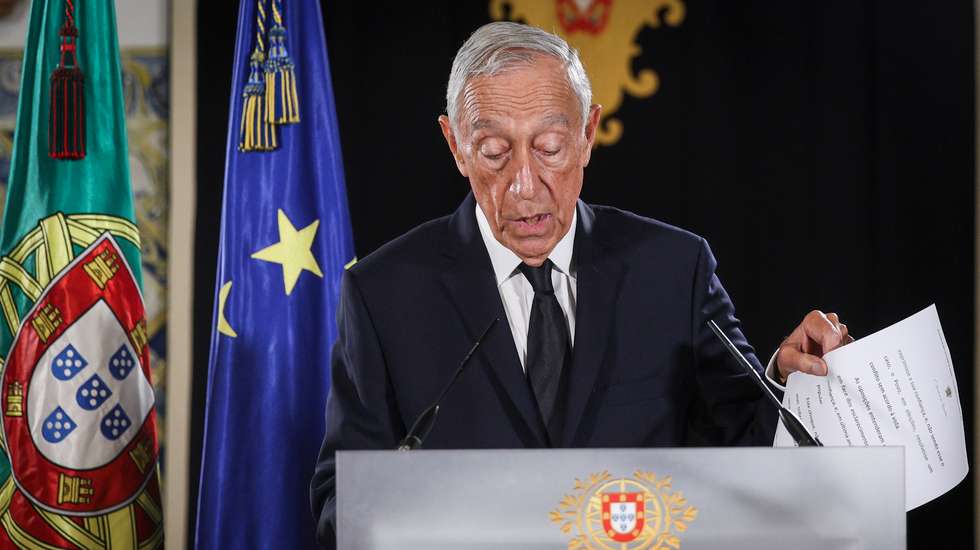 No período em que o parlamento se encontra dissolvido funciona a Comissão Permanente da Assembleia da República, composta pelo presidente, pelos vice-presidentes e por deputados indicados por todos os partidos