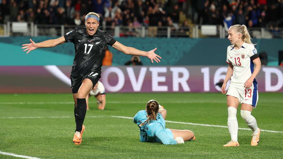 Hannah Wilkinson marcou no primeiro lance ofensivo da segunda parte e decidiu o encontro inaugural para a equipa da casa frente à Noruega