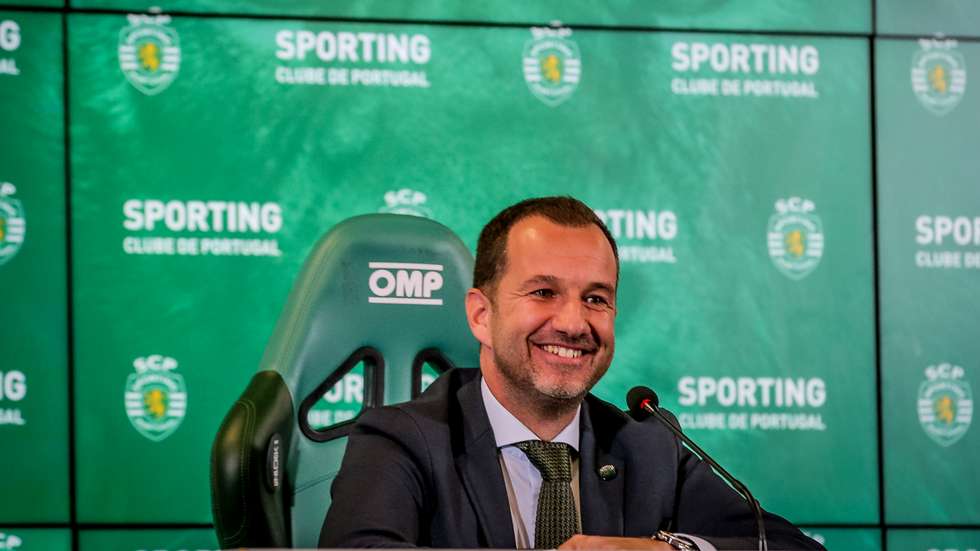 Frederico Varandas mostrou-se particularmente sorridente após o triunfo, surgindo no auditório Artur Agostinho com o mandatário Júlio Rendeiro