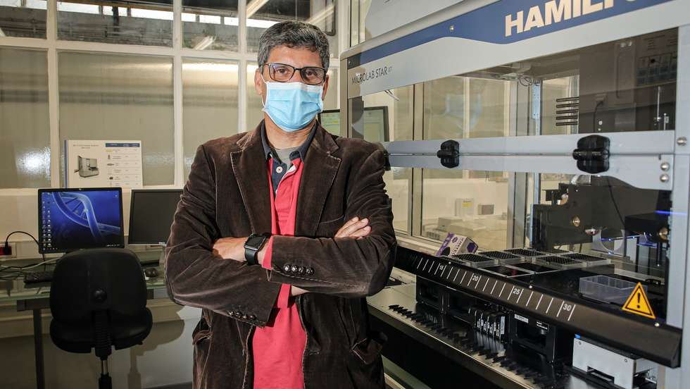 Carlos Penha Gonçalves, militar e cientista, substituiu o vice-almirante Henrique Gouveia e Melo à frente da task force para a vacinação contra a Covid-19