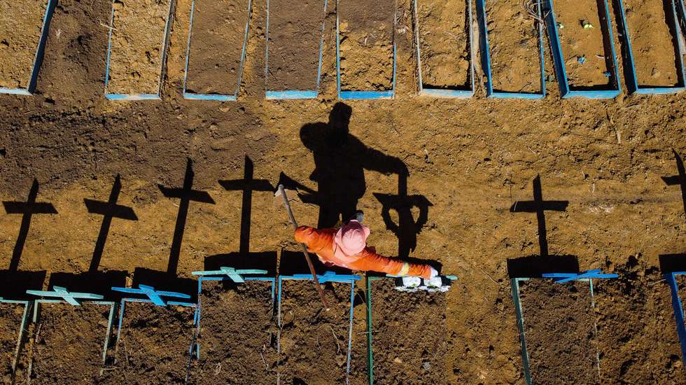 TOPSHOT-BRAZIL-HEALTH-VIRUS-CEMETERY