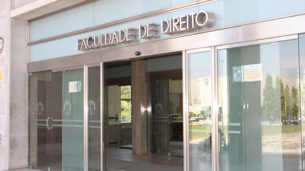 A votação terminou empatada com todos os conselheiros discentes a votar contra e os docentes a favor, tendo sido utilizado o voto de qualidade do presidente do Conselho Pedagógico