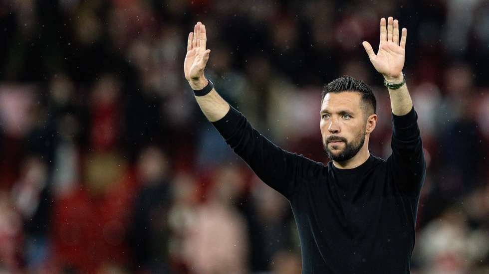 O treinador dos dragões só mudou uma peça face ao onze inicial da primeira mão