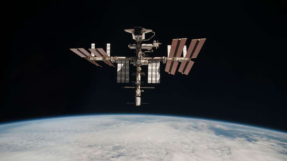 Endeavour Orbits Earth Docked To International Space Station