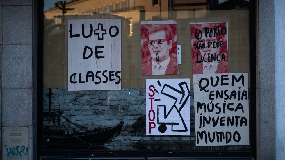 O centro comercial Stop foi encerrado na terça-feira da semana passada. Esta segunda-feira, músicos, artistas e apoiantes saíram à rua em defesa do Stop