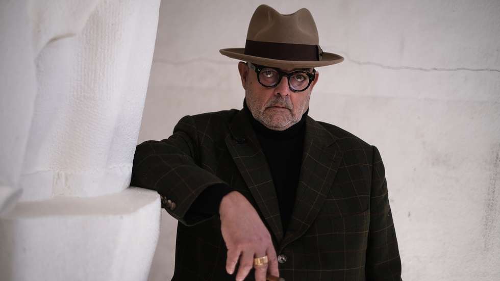 Porto, 12/01/2022 - O artista Pedro Cabrita Reis concebeu uma obra para exposição no Louvre durante a Saison Franco Portugaise. A obra é em cortiça e foi finalizada pelo artista (Rui Oliveira/Observador)