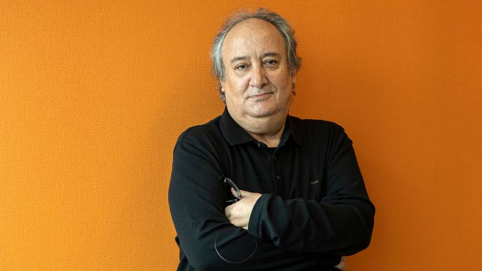 Em 2022, o poeta venceu o Prémio Literário Fundação Inês de Castro, por "Matéria Escura e Outros Poemas", e o seu livro "Herbário" valeu-lhe, em 1999, o Grande Prémio Gulbenkian de Literatura Infantil.