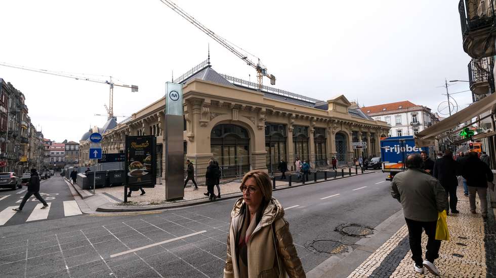 Porto, 06/12/2021 - O novo Mercado do Bolhão abre no segundo trimestre de 2022, depois de um longo prazo de requalificação. Os comerciantes estão descontentes com a falta de apoios mas confiantes no sucesso da abertura (Rui Oliveira/Observador)