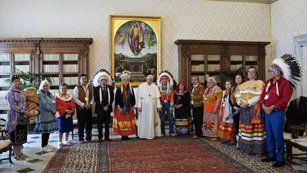 "Peço perdão a Deus" e "junto-me aos meus irmãos bispos canadianos para vos pedir desculpa a vós", afirmou o Papa, numa audiência com representantes dos Métis, dos Inuit e das Primeiras Nações