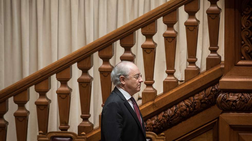 Os sociais-democratas referem que António Costa falava sobre a "profusão de situações de indignidade habitacional"