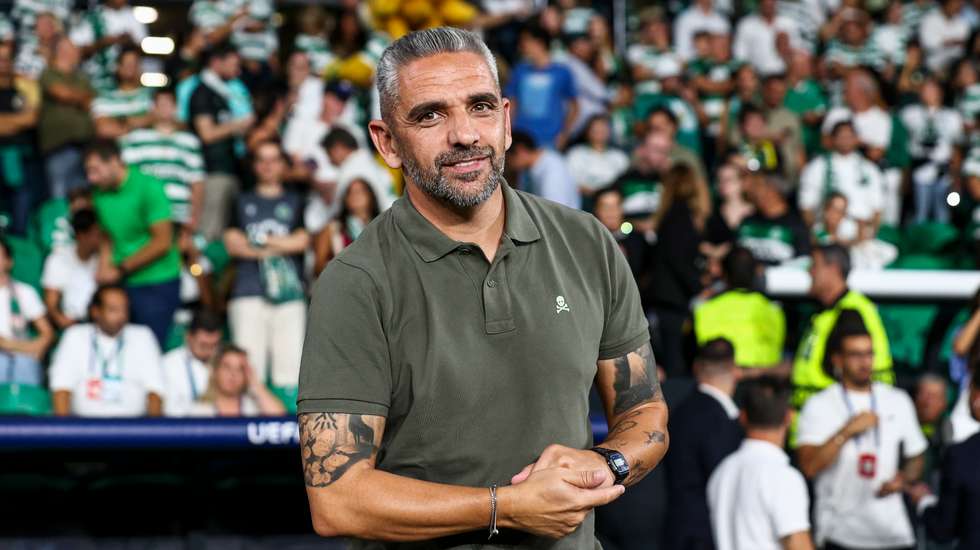 O treinador leonino deixou Mangas, Vagiannidis e Debast no banco