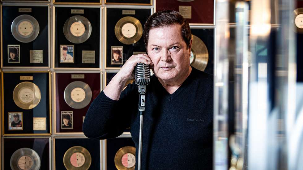O cantor, fotografado em 2019, para uma entrevista ao Observador