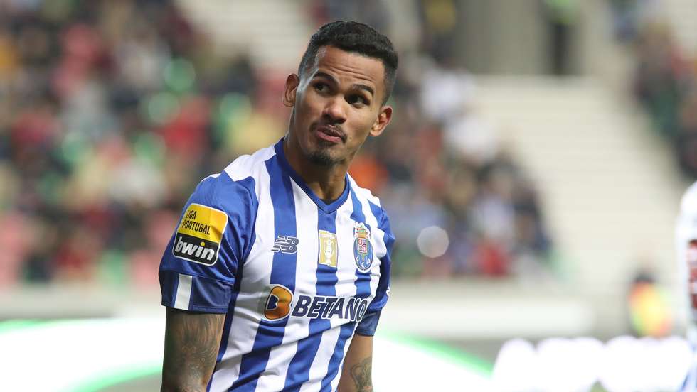 O avançado dos dragões marcou o segundo golo da partida, no início da segunda parte
