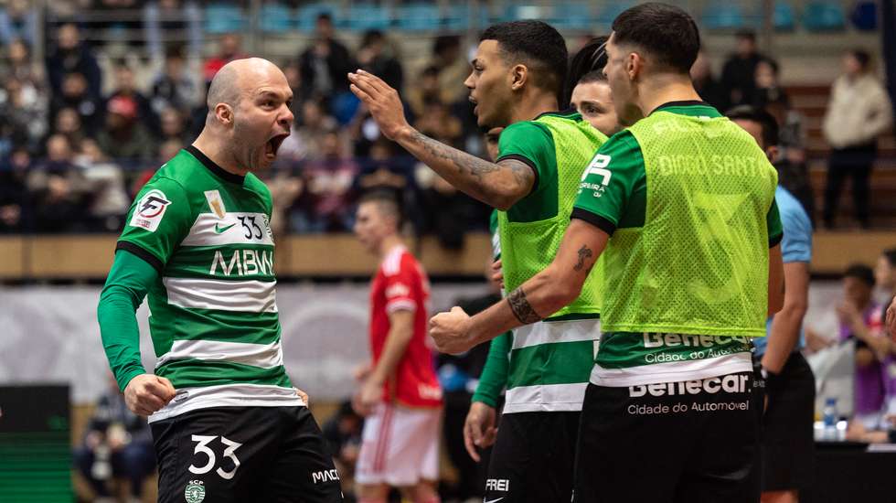 Taynan bisou na primeira parte que terminou com o Sporting em vantagem por 3-1 e foi também protagonista do lance mais polémico do jogo a dois minutos do final