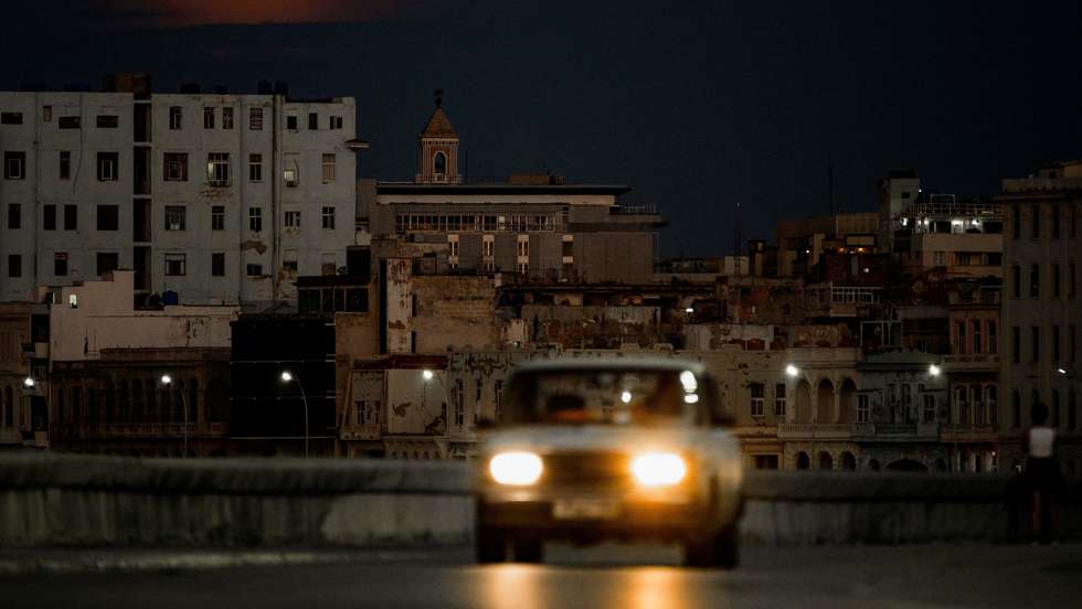 Cuba suffers a blackout that leaves the entire country in the dark. Authorities declare “energy emergency”