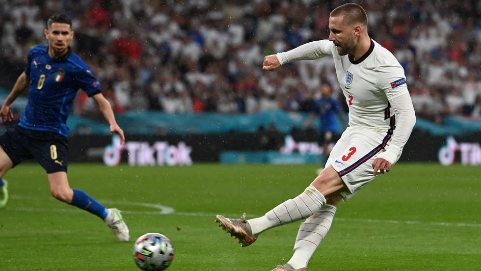 Luke Shaw marcou à Itália no primeiro remate do jogo aquele que foi também o seu primeiro golo pela seleção inglesa