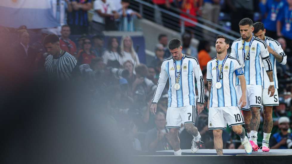 Os argentinos receberam a medalha de prata em Nova Jérsia depois da derrota na final de domingo