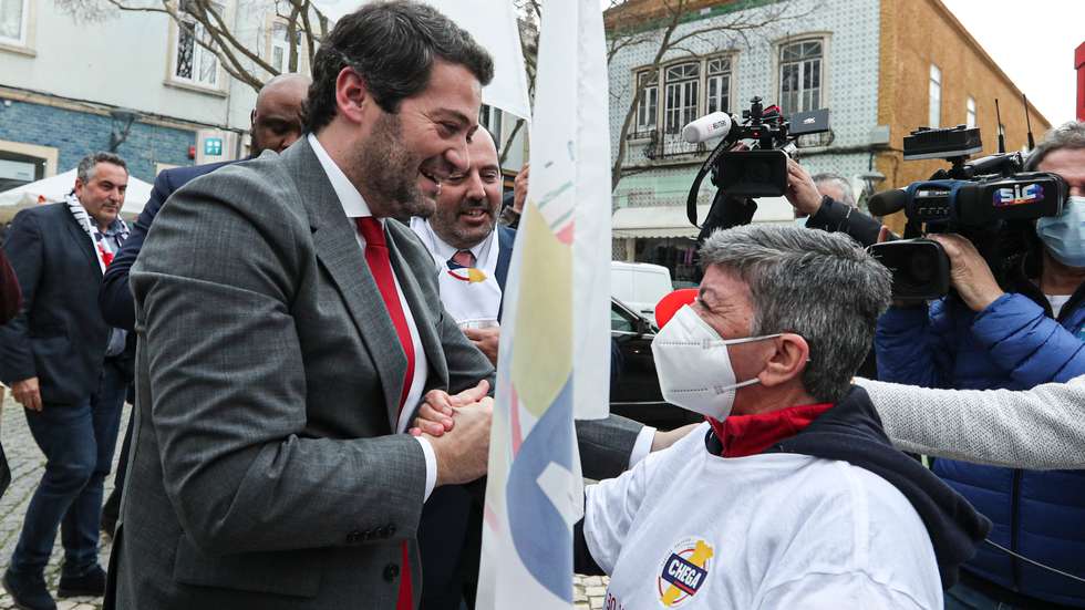 André Ventura, presidente do Chega, durante arruada em Portimão