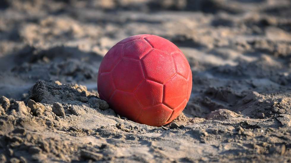 A equipa protestou e não seguiu as regras de equipamento da Federação Internacional de Andebol