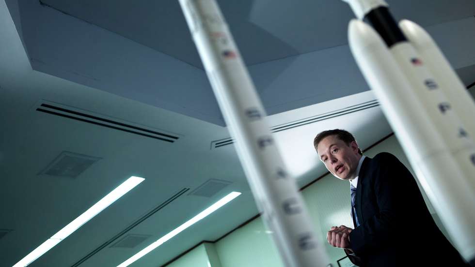 Ainda não é claro se a aquisição terá impacto nos acordos da SpaceX para o aluguer de capacidade dos seus centros de dados