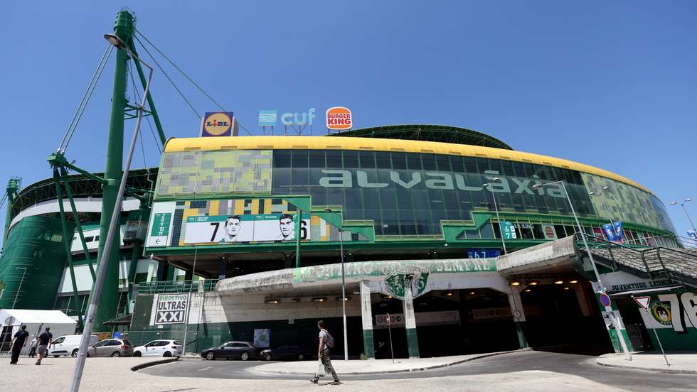Em agosto de 2025 o Sporting anunciou a conclusão da compra do espaço comercial Alvaláxia (onde está integrado o complexo de cinema)
