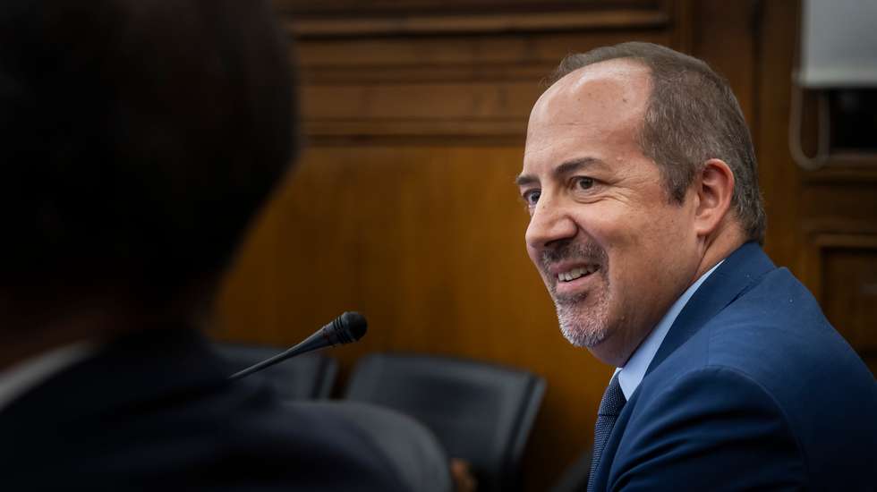 Álvaro Santos Pereira quer que se "invista e incentive" a utilização de soluções de pagamento "abertas" e com "alcance europeu".