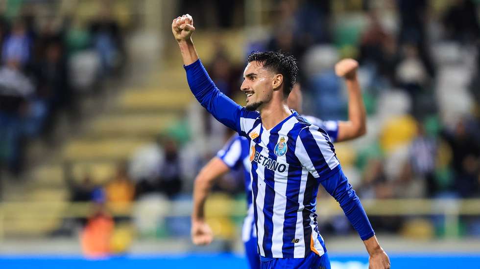 Stephen Eustáquio marcou o segundo golo dos dragões já na segunda parte