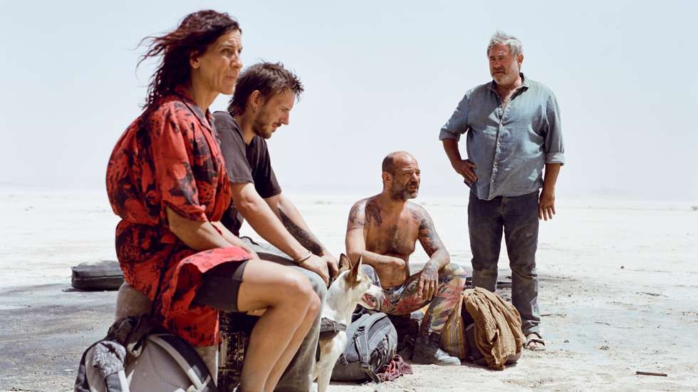Com o deserto no horizonte: as personagens de “Sirât“, de Oliver Laxe