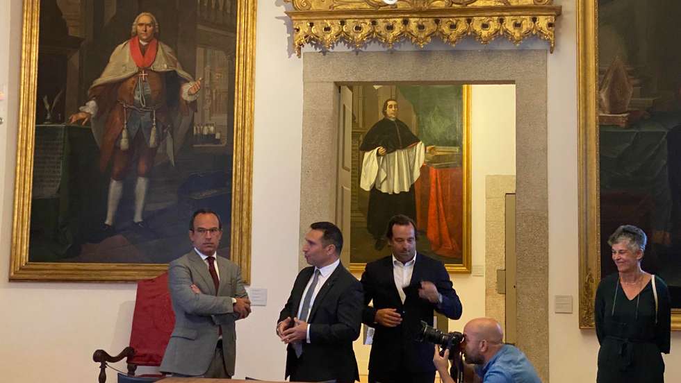 Pedro Adão e Silva foi recebido na Irmandade dos Clérigos e no fim do discurso fez questão de subir os 225 degraus da torre mais emblemática da cidade