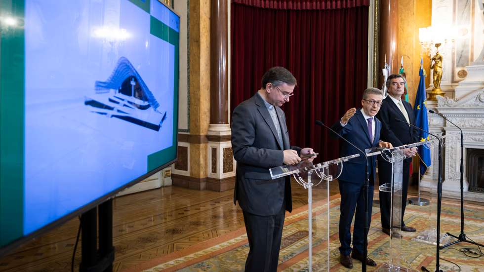 Principal altar-palco tem redução de 30%. Palco do Parque Eduardo VII vai custar 450 mil euros e será pago pela Igreja