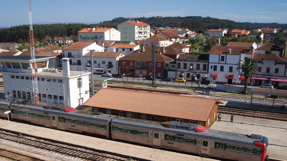 A conferência realiza-se no Terminal Multimodal de Granja do Ulmeiro -- Alfarelos, que, segundo o presidente da Câmara de Soure, "já tem uma operação muito relevante, onde já faz um transbordo multimodal de carga muito relevante"