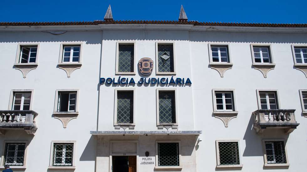 O detido irá ser presente ao Tribunal da Relação de Coimbra, para decisão e aplicação de medida de coação