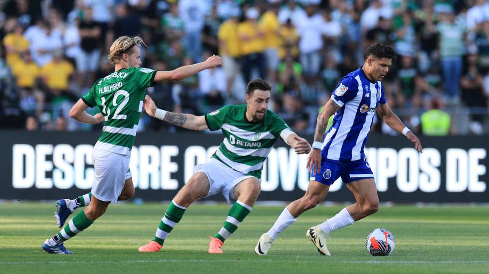 O central uruguaio foi titular e só foi substituído por Paulinho no prolongamento