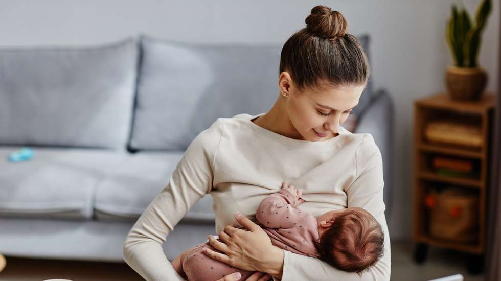 Os partidos aprovaram o alargamento da licença parental inicial paga a 100% durante os primeiros 150 dias sem partilha ou durante os primeiros 180 dias se partilhada entre os dois progenitores