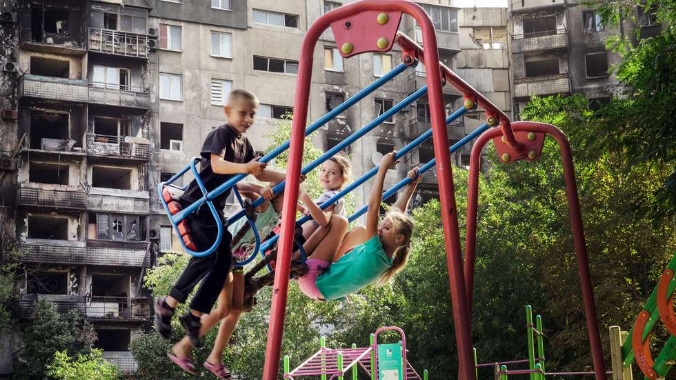 A cidade ucraniana de Mariupol foi cercada no início da invasão russa, no ano passado