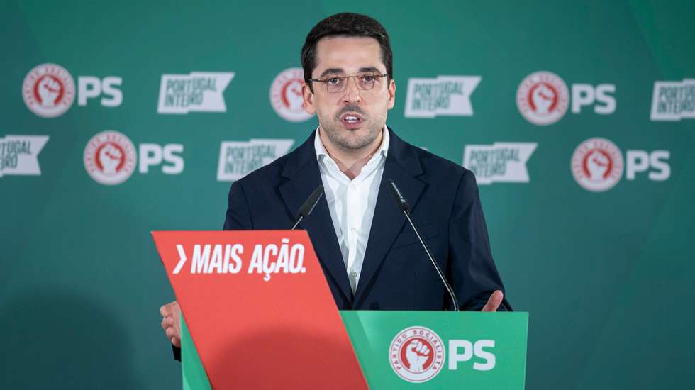 PS considera que a ministra da Saúde "já demonstrou por inúmeras ocasiões que não está à altura das responsabilidades"