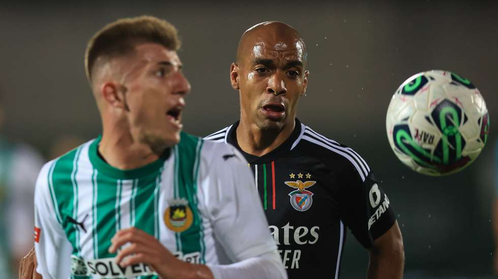 João Mário foi titular e cumpriu os 90 minutos pela equipa de Roger Schmidt